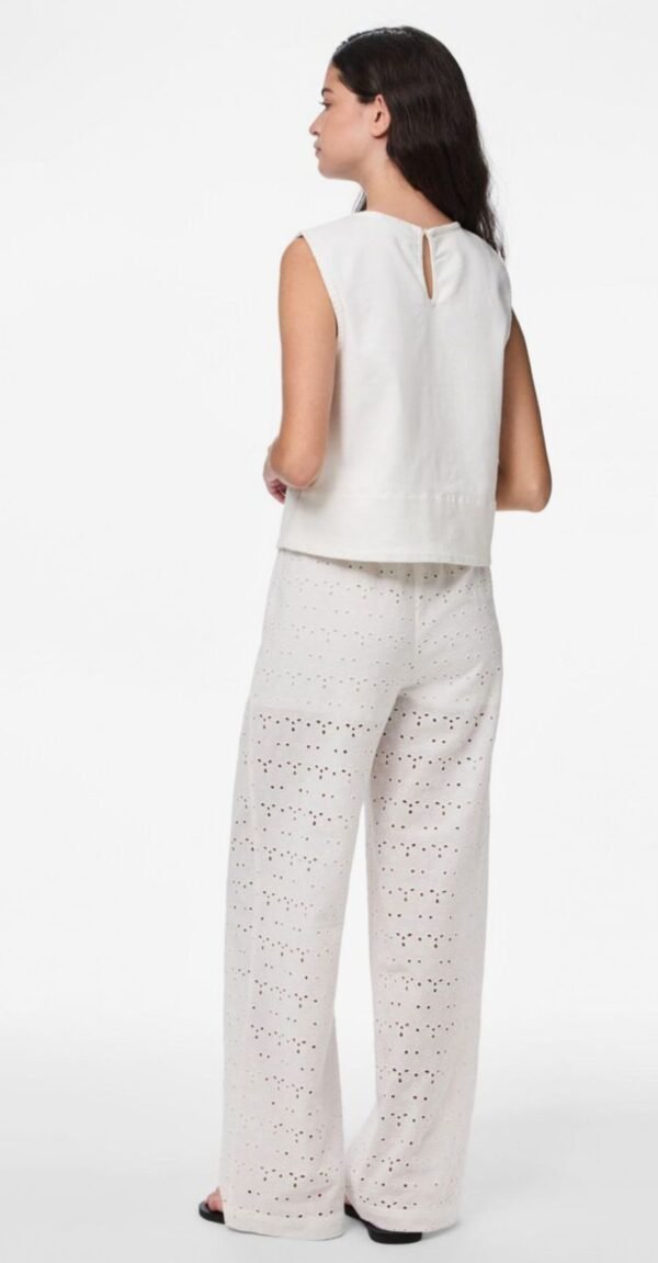 Pantalón troquelado