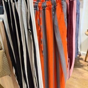 Pantalón bombacho abierto